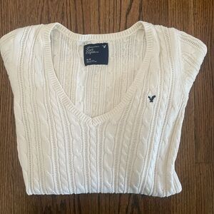 White American Eagle v-neck sweater
